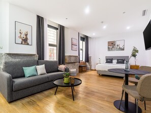 Studio Apartment - Disability access | Decoración individual, mobiliario individual, wifi gratis y ropa de cama