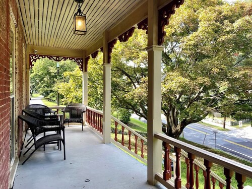 White House Inn - Historic Home in Harpers Ferry!