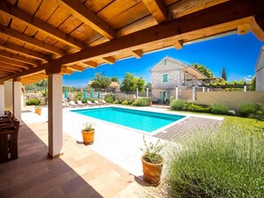 Villa (Four Bedroom Villa with Swimming Pool) | Piscine