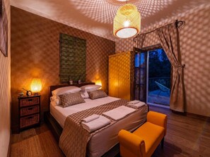 Villa (Four Bedroom Villa with Swimming Pool)