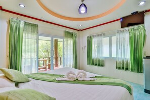 Escritorio, wifi gratis y ropa de cama