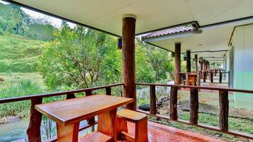 Chambre Double Supérieure | Terrasse/Patio