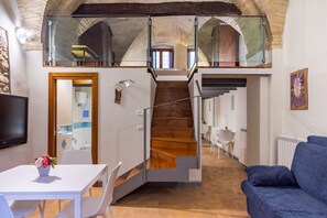 Interior - GuestHost - Comfortable apartment located in the heart of Assisi, 30 meters from the Sanctuary of the Stripping, and equipped with all the comforts to accommodate up to 6 people, recently renovated using techniques and materials of the time. The accommod (Assisi)