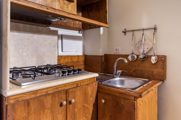 Fridge, microwave, stovetop, toaster - GuestHost - Comfortable apartment located in the heart of Assisi, 30 meters from the Sanctuary of the Stripping, and equipped with all the comforts to accommodate up to 6 people, recently renovated using techniques and materials of the time. The accommod (Assisi)