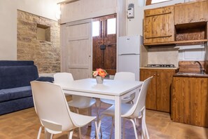 Dining - GuestHost - Comfortable apartment located in the heart of Assisi, 30 meters from the Sanctuary of the Stripping, and equipped with all the comforts to accommodate up to 6 people, recently renovated using techniques and materials of the time. The accommod (Assisi)