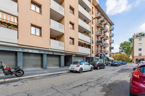 Exterior - GuestHost - Cozy Studio W/Parking 5 min walk from the bus stop (Milano)