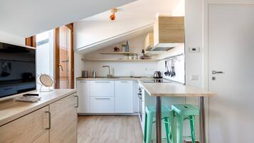 Forno, piano cottura, pentole/stoviglie/utensili