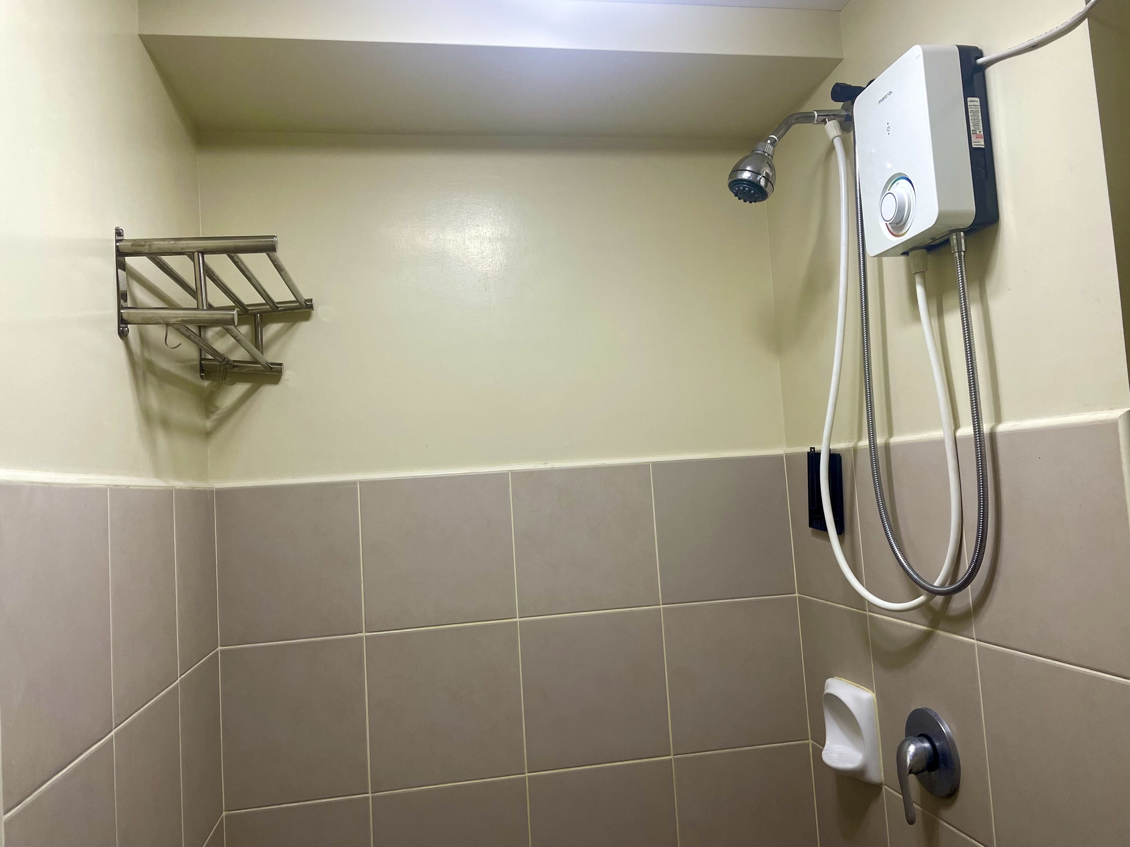 Chambre Standard | Douche de la salle de bain
