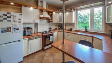 Refrigerador, horno, parrilla de estufa y lavavajillas