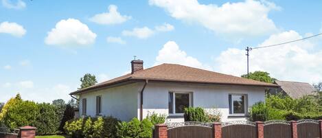 المنشأة من الخارج