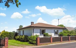 Exterior - Pet friendly home in Warnoleka with WiFi (Warnoleka)