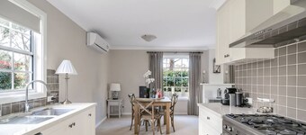 Lauretana House & Cottage -Grand Homestead w/ Multiple Entertaining Areas, Pool, Moments from Bowral