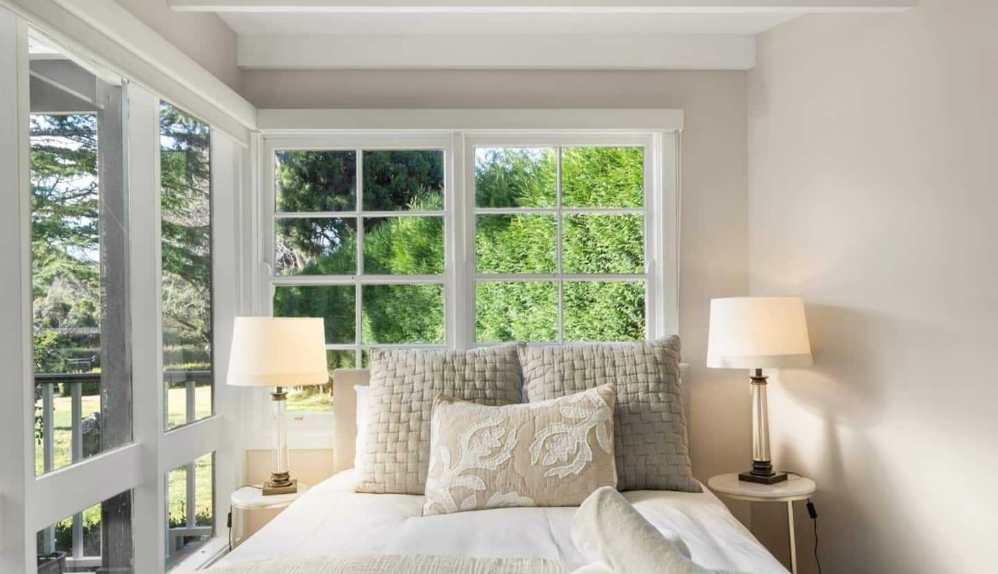 5 habitaciones, tabla de planchar con plancha y cuna de viaje 