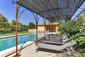 Lämmitetty uima-allas