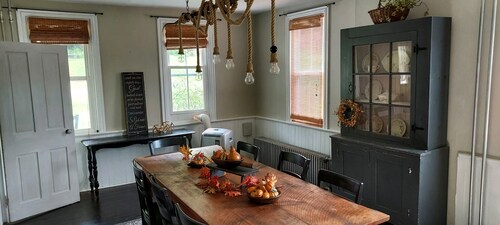 Historic Farmhouse with private river access to Juniata River 