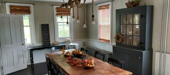 Historic Farmhouse with private river access to Juniata River 