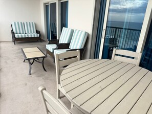 屋外ダイニングエリア