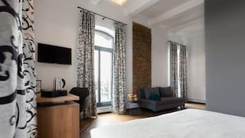 Deluxe Double Room | Desk, laptop workspace, blackout drapes, soundproofing