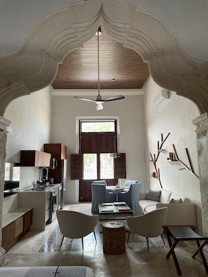 プレミアム スイート キングベッド 1 台 パークビュー | エジプト綿のシーツ、高級寝具、ミニバー (無料)、セーフティボックス (室内)