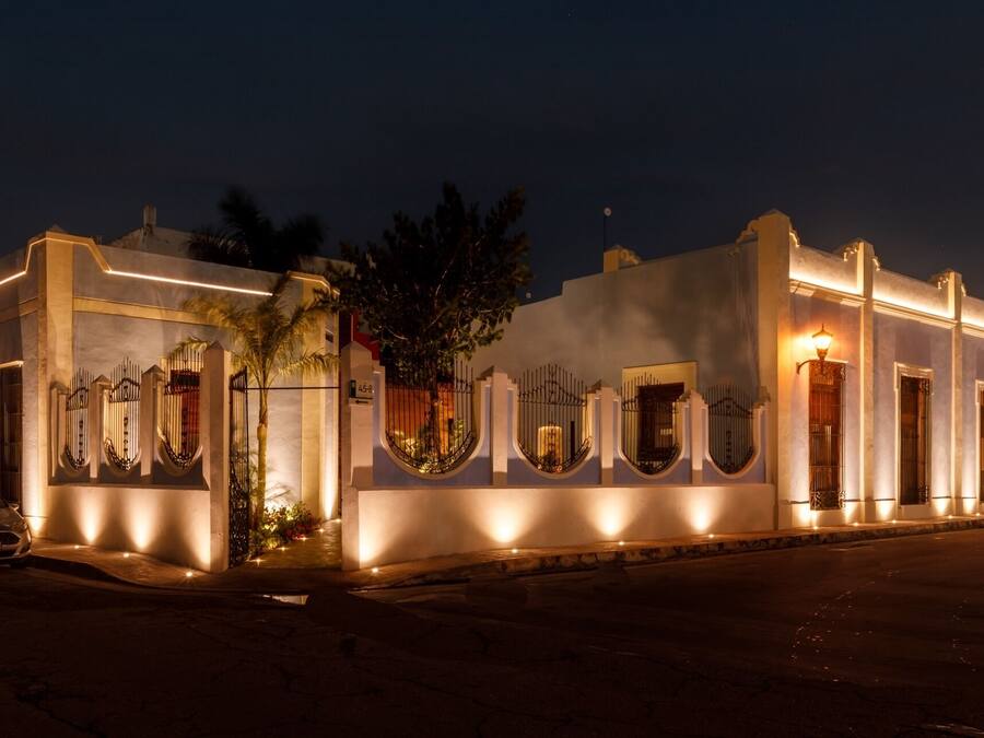 Vista frontal de la propiedad