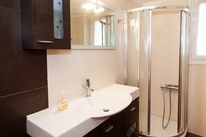 Apartment | Bathroom
