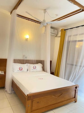 高級寝具、低反発ベッド、セーフティボックス (室内)、客室ごとに異なる装飾