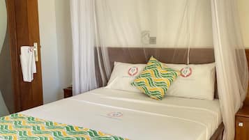 Hochwertige Bettwaren, Betten mit Memory-Foam-Matratzen, Zimmersafe