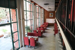 Free daily buffet breakfast - Rosetum Anjuna (Anjuna)