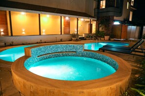 Outdoor pool - Rosetum Anjuna (Anjuna)