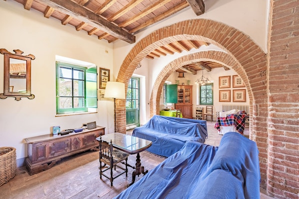 Family Villa, 4 Bedrooms (Semidetached Villa Shared Pool) | Living area | 21-inch TV with digital channels, fireplace, stereo - Semidetached Villa Shared Pool (Monteleone d'Orvieto)