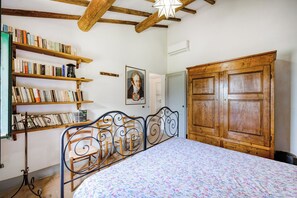 Family Villa, 4 Bedrooms (Semidetached Villa Shared Pool) | 4 bedrooms, laptop workspace, free WiFi, bed sheets - Semidetached Villa Shared Pool (Monteleone d'Orvieto)