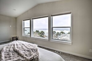 3 quartos, escrivaninha, espaço de trabalho para notebook