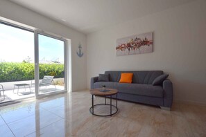 TV - Holiday apartment with 3 bedrooms (Bogovići)