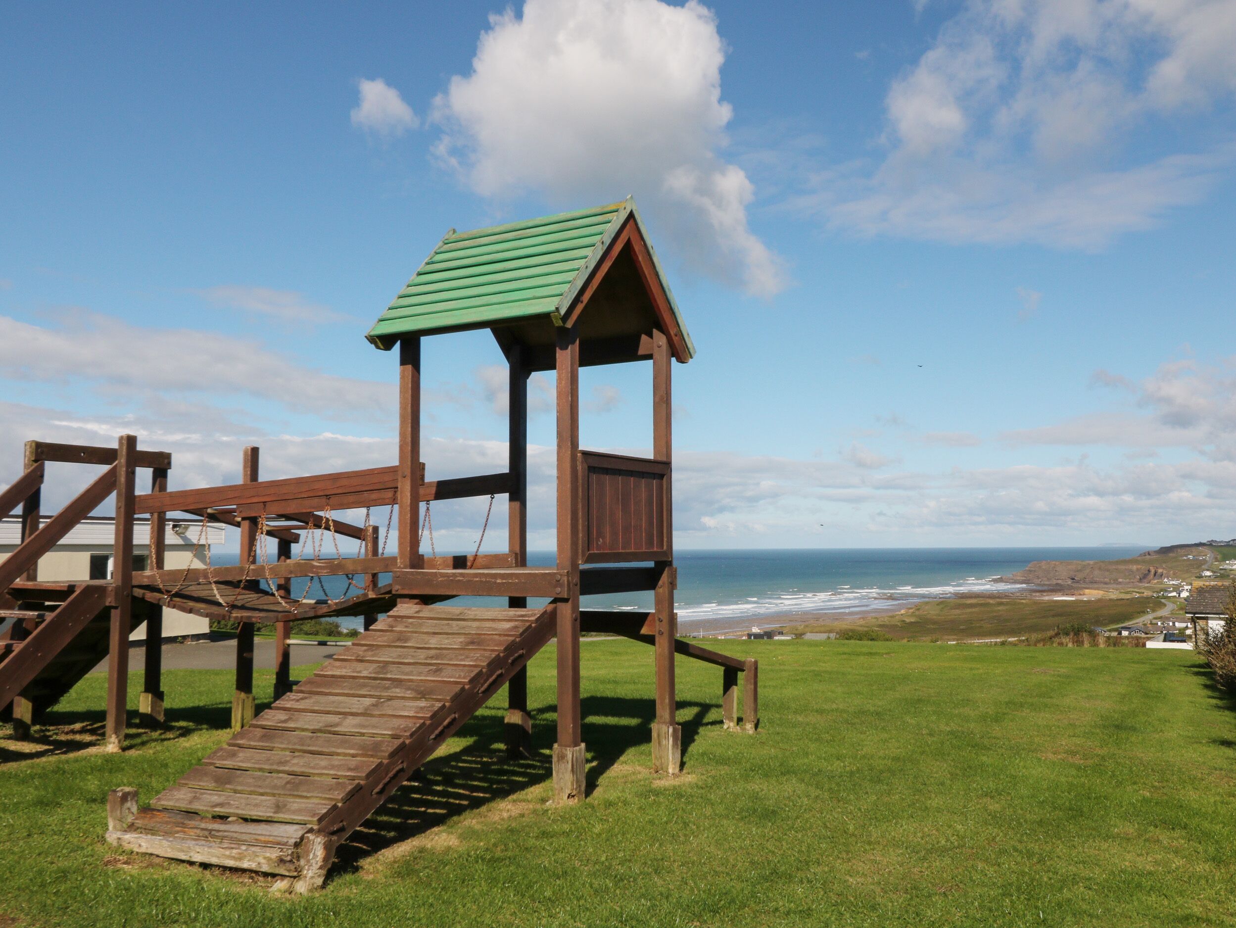 4 DRECKLY, pet friendly, character holiday cottage in Widemouth Bay