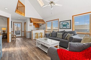 TV - Totally Beach'n 4 Bedroom Home in Kill Devil Hills (Kill Devil Hills)