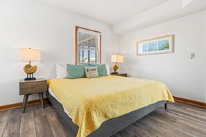 4 bedrooms, iron/ironing board, free WiFi, bed sheets - Totally Beach'n 4 Bedroom Home in Kill Devil Hills (Kill Devil Hills)