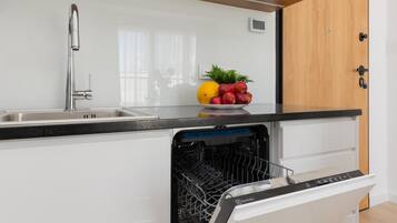 Fridge, oven, stovetop, dishwasher