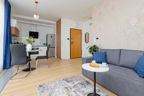 TV - Bright Apartment in the Center | Close to the Old Town (Warszawa)