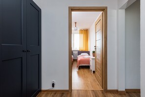 2 Schlafzimmer, Schreibtisch, Bügeleisen/Bügelbrett, WLAN