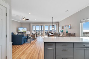 Interior - Amazing Gulf front, 2 level duplex. Beautifully decorated with shared pool! (Gulf Shores)