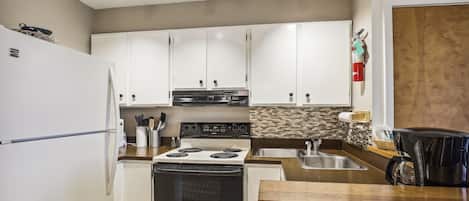 Fridge, microwave, stovetop, dishwasher