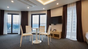 Royal Family View | Individually decorated, individually furnished, free WiFi, bed sheets - Chuncheon Eston Hotel (Chuncheon)