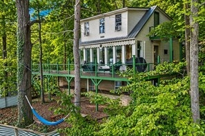 Property grounds - Keuka Lake | Keuka Lake Wine Trail | Lake Access (Dundee)