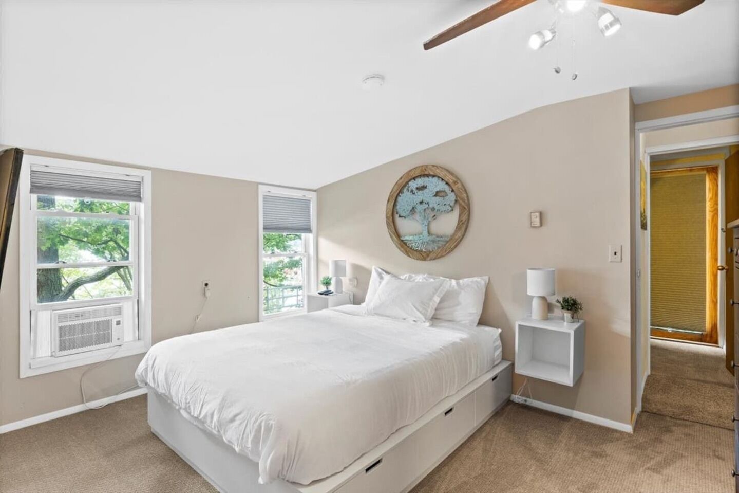 2 bedrooms, iron/ironing board, travel crib, internet
