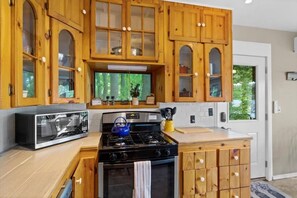 Fridge, microwave, oven, stovetop - Keuka Lake | Panoramic Lake Views | Lake Access (Dundee)