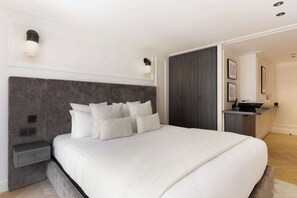 2 bedrooms, iron/ironing board, travel cot, WiFi