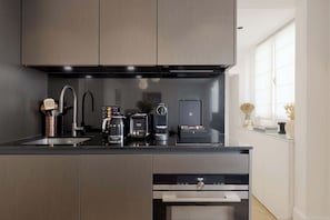 Coffee/tea maker, fridge, microwave, oven