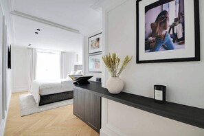 2 bedrooms, iron/ironing board, travel cot, WiFi - The Lander - Serviced 2BR/2BA - Saint Germain (Paris)