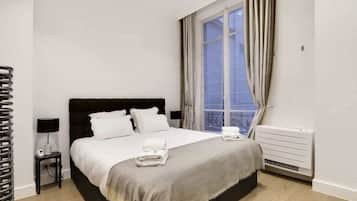 1 slaapkamer, een strijkplank/strijkijzer, reisbedje, wifi