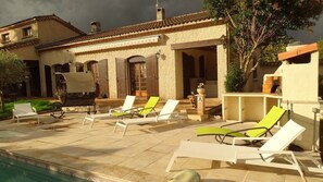 Terrace/patio - Large and beautiful character villa located in peace and nature (Vedène)